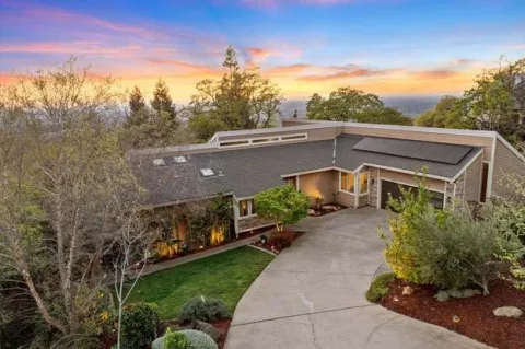 Villa — Acampo, California